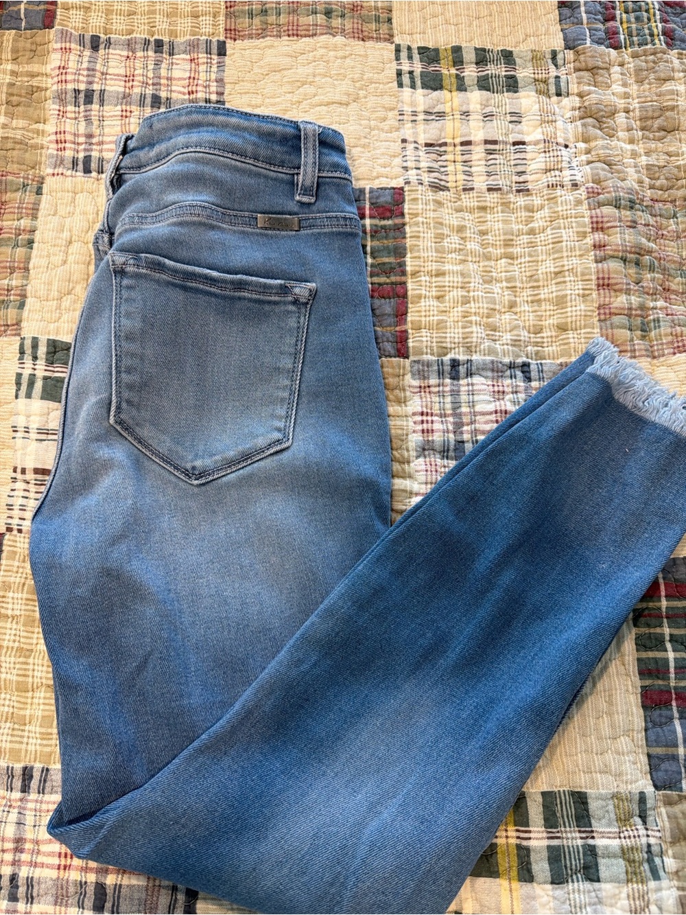 KanCan Distressed Jeans Size 5/26 Medium Wash Skinny